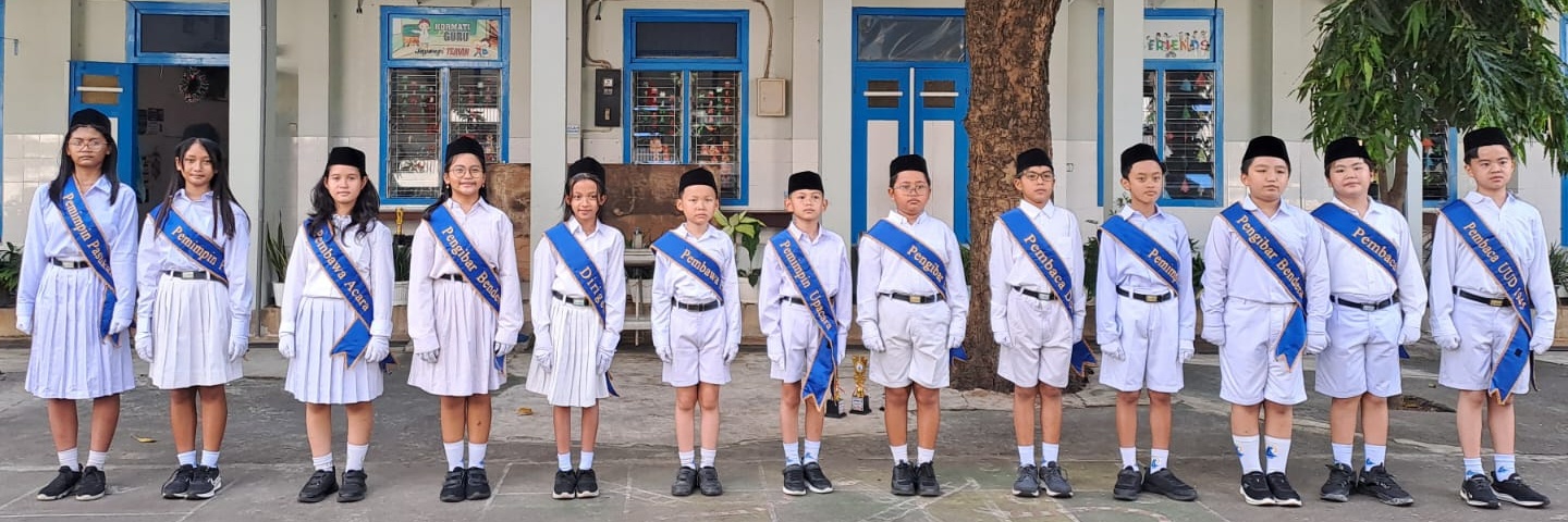 Petugas Upacara Bendera